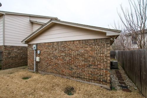 2263 Jackson Cir, Carrollton TX 75006-1655 exterior