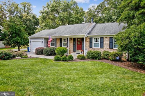 4824 King Solomon Dr, Annandale, VA 22003-4041
