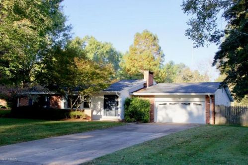 102 Parrish Ln, Carbondale, IL 62901-2028