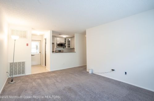 92 Des Moines Ct, Tinton Falls NJ  07712-3171 exterior