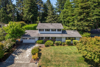 2106 Greenbriar Ln, Eureka, CA 95503-6539