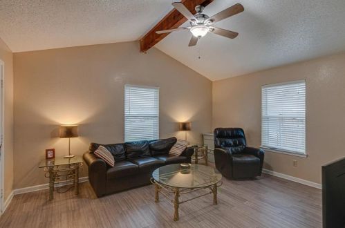 7721 Westcliff St, North Richland Hills TX 76179-4633 exterior