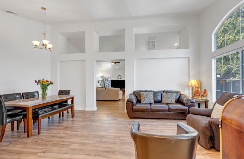 8676 Summer Pointe Dr, Elk Grove, CA 95624-3427