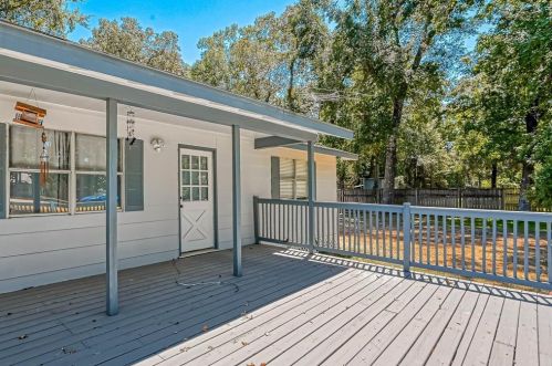 16723 Lk Cir, Conroe TX  77302-5343 exterior