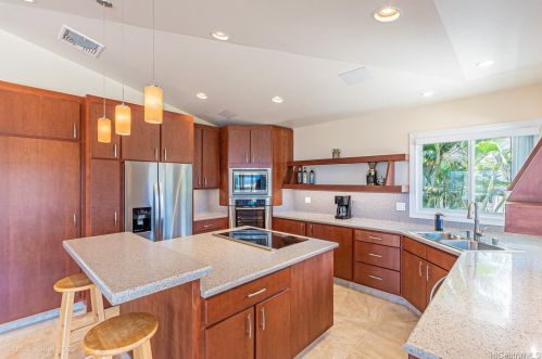 1717 Iwi Way, Honolulu HI  96816-3826 exterior