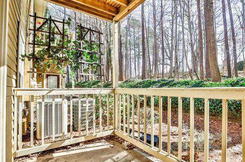 1605 Country Park Dr, Smyrna GA  30080-8264 exterior