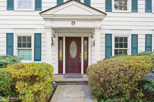 23 Bobolink Ln, Greenwich CT  06830-3801 exterior