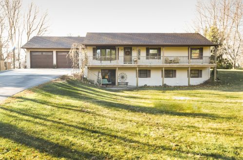 208 Willow Ln, Nelson, IL 61021-8192