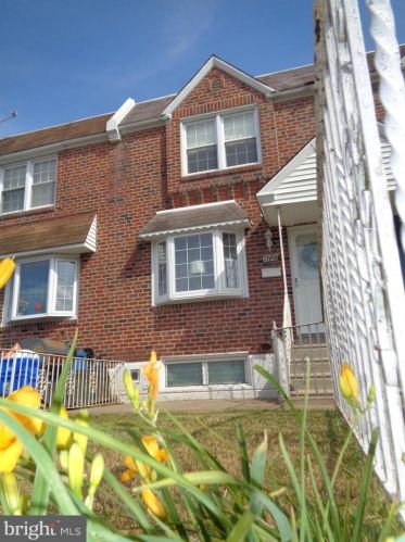 8727 Glenloch St, Philadelphia, PA 19136-2114