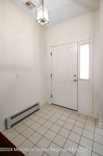 4 Rosedale Ln, Lakehurst, NJ 08759-5150