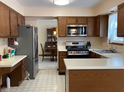 1341 Madison Dr, Buffalo Grove, IL 60089-6827