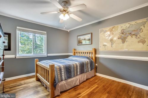 1576 Goldenrain Ct, Herndon VA  20190-4037 exterior