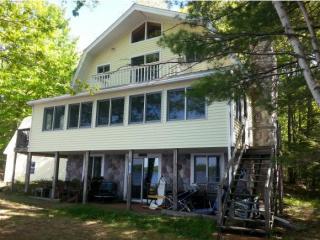 78 Shore Dr, Wakefield, NH 03830-3840