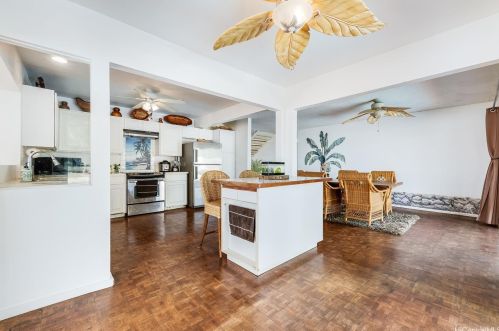 6815 Niumalu Loop, Honolulu HI  96825-1639 exterior
