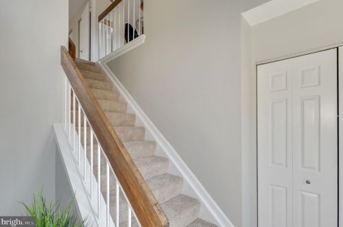 5800 Orchard Hill Ln, Clifton, VA 20124-1061