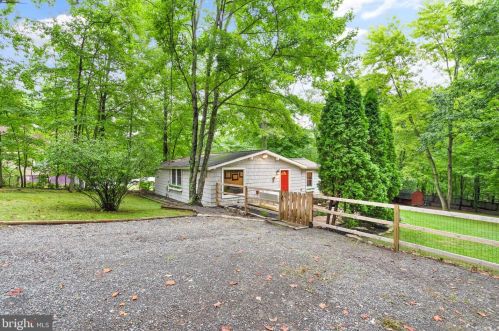 2205 Youngs Dr, Haymarket, VA 20169-1533