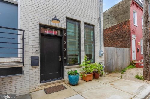 2526 Gordon St, Philadelphia, PA 19132-4217