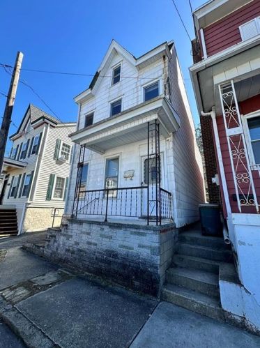 1751 Norwegian St, Primrose, PA 17901-2109