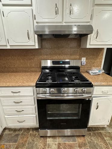 208 Farmbrook Pkwy, Stockbridge GA  30281-1157 exterior