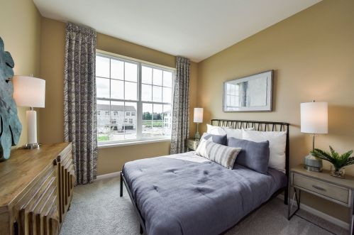 2939 Showplace Dr, Naperville IL  60564-5055 exterior