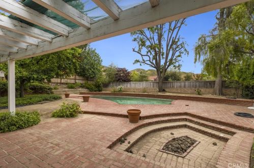 5204 Ambridge Dr, Calabasas, CA 91301-2302