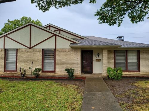 2808 Cliffbrook Dr, Carrollton TX  75007-5709 exterior