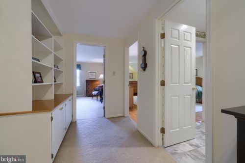 142 Bentley Ln, Lancaster PA  17603-6204 exterior