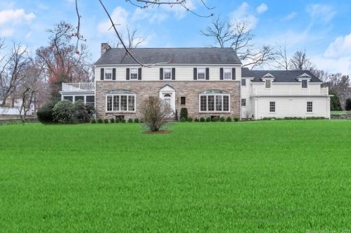 1 Pequot Dr, Norwalk CT  06855-1607 exterior