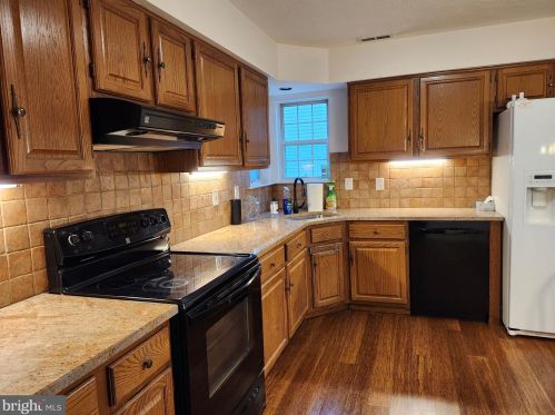 641 Cascade Dr, Mount Laurel, NJ 08054-4929