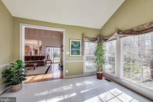 6420 Lake Meadow Dr, Springfield VA  22015-3927 exterior