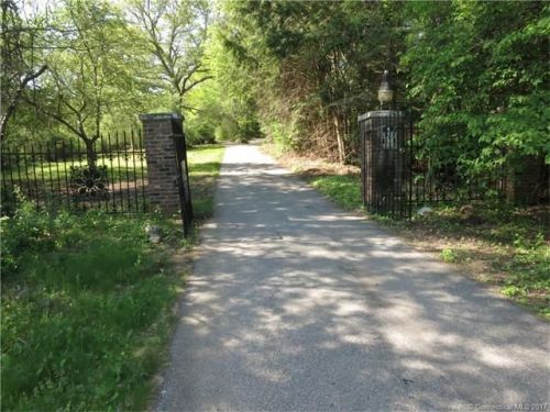 332 Chestnut Hl Rd, Colchester CT  06415-2019 exterior