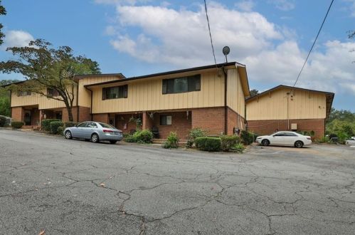 2560 Bradford Sq, Atlanta GA  30345-1339 exterior