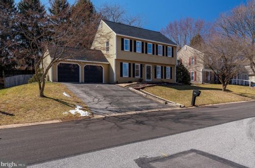 2850 Exeter Dr, York, PA 17403-9739