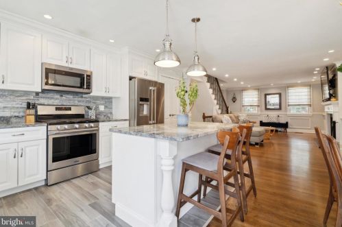 710 Lombard St, Philadelphia PA  19147-1315 exterior