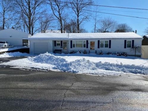 25 Lawrence Rd, Providence, RI 02911-2546