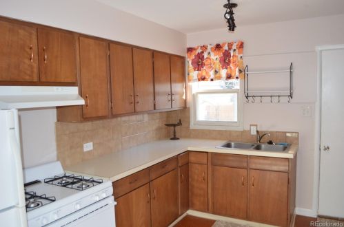 2260 Knox Ct, Denver CO  80219-5341 exterior