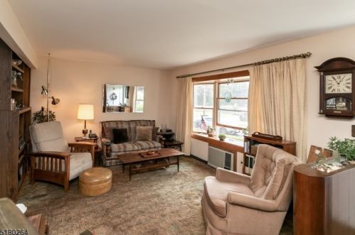 4 Lawrence Dr, Hackettstown NJ  07840-2510 exterior