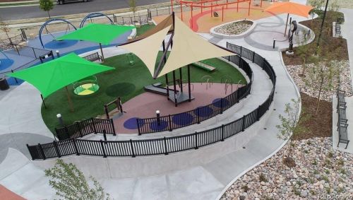 24013 Moraine Pl, Aurora CO 80016-1352 exterior