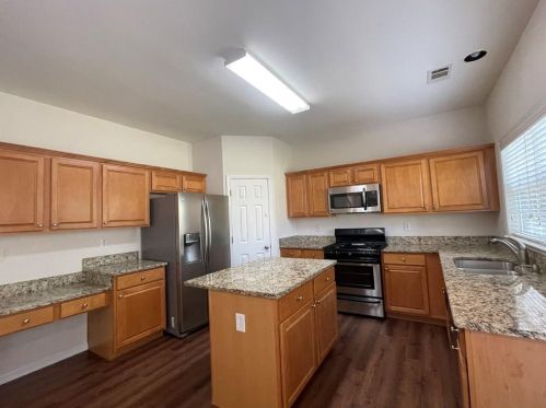 8055 Friarbridge Dr, Suwanee GA  30024-1673 exterior