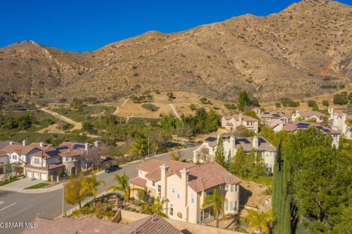 976 Deerhill Rd, Calabasas, CA 91377-5844