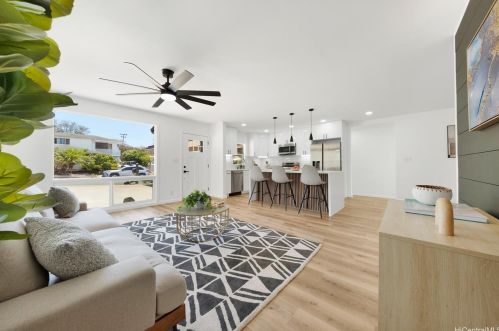 523 Kekupua St, Honolulu HI 96825-2303 exterior