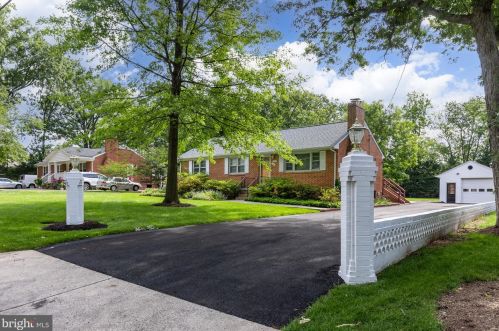 7209 Lamar Dr, Springfield VA  22150-3129 exterior