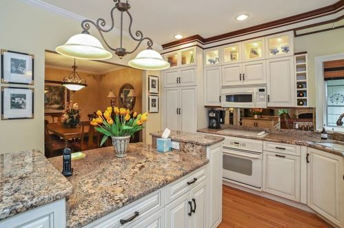 7 Sycamore Dr, Westerly, RI 02891-3900