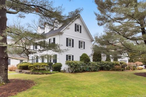 12 Dorchester Ln, Riverside, CT 06878-1705