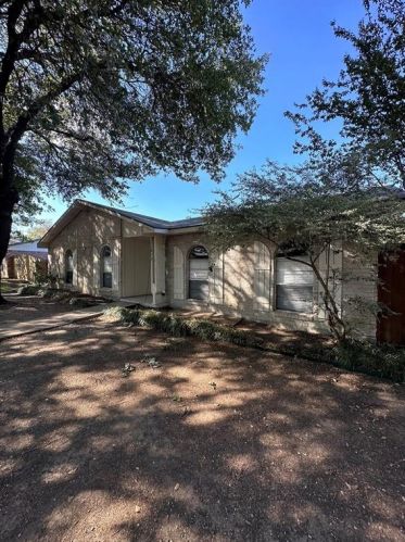 1913 Chamberlain Dr, Carrollton, TX 75007-3129