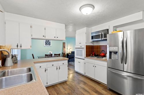 4870 2350, Roy, UT 84067-2204