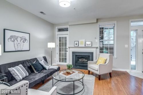 1349 Garden Wall Cir, Herndon, VA 20194-1979