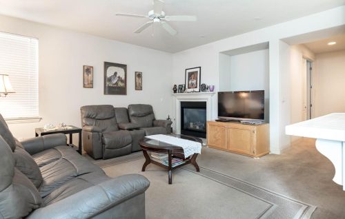 3017 Rochdale Dr, Modesto, CA 95355