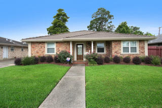 79 Gretna Blvd, Gretna LA  70053-4955 exterior