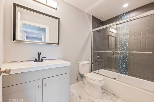 7960 Amestoy Ave, Van Nuys CA  91406-1603 exterior